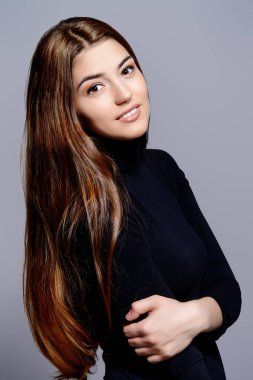 güzel genç bir kadın