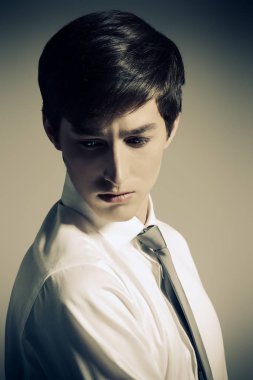 ağır düşüncelerle