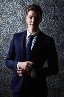 zarif yakışıklı adam