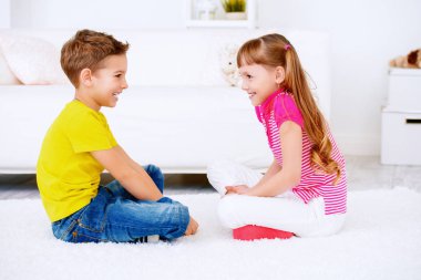 birbirlerine bakarak