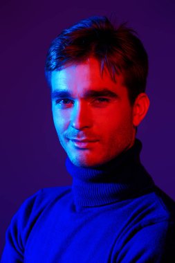 kırmızı ışıkta portre