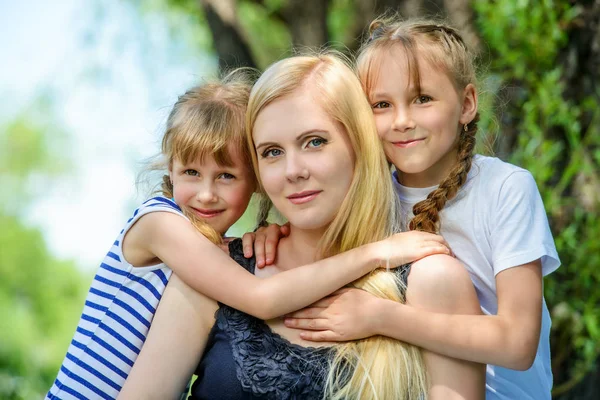 mutlu sevgi dolu aile