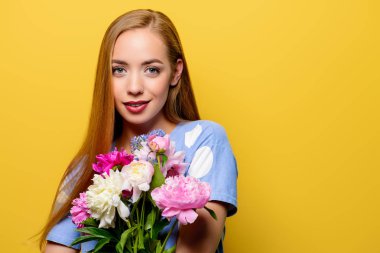 dudaklar ve çiçekler