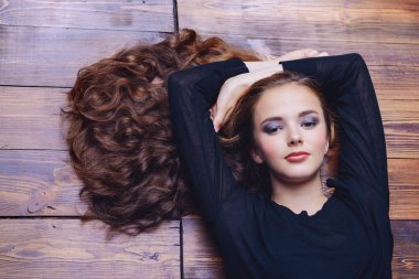 saç kıvırma stili