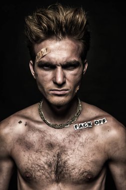 acımasız punk adam