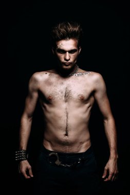 gücü adam gösteren