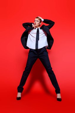 abartılı erkek tarzı