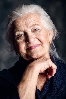 Büyükanne kadın kıdemli