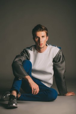 çekici erkek modeli