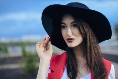 Kırmızı dudaklar eğilim