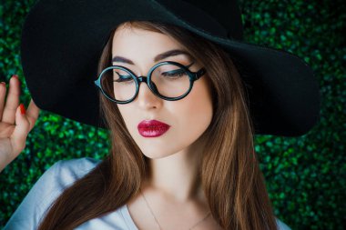 Trend kırmızı dudaklar