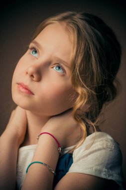 rüya gibi dalgın bakmak