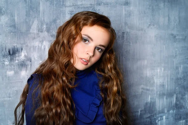 koyu mavi dumanlı gözler