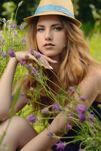 çayır Bayan açık