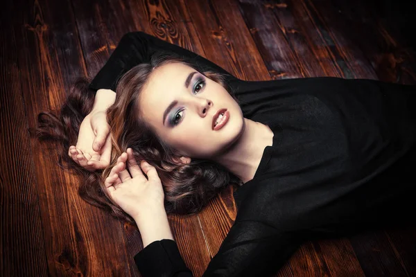 dumanlı göz makyajı