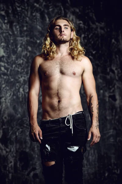 kas yakışıklı adam