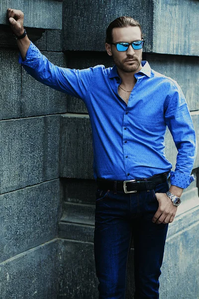 kot pantolon ciddi adam