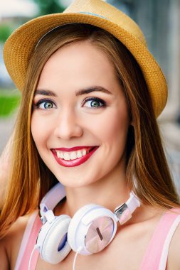 mutlu gülümseme açmak