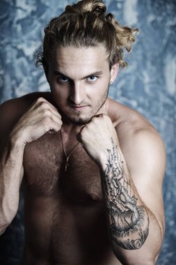 agresif erkek savaşçı