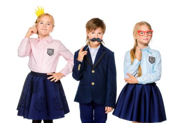 çocuklar rol oynarlar