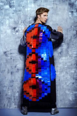 Fütürizm tarzı kıyafetler