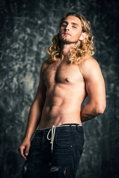 kas yakışıklı adam