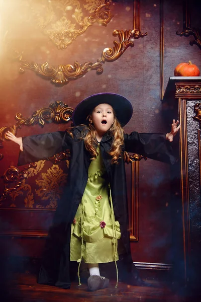 Çocuk biri korkutuyor