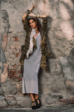 Çingene tarzı bakmak