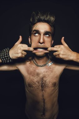 edepsizlik ve saldırganlık