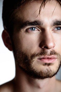 acımasız bir adam Close-Up