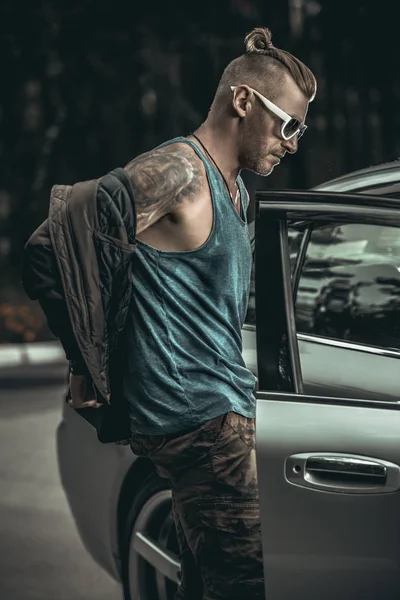 acımasız olgun adam