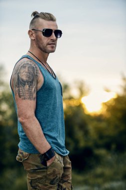 güçlü Komutan adam