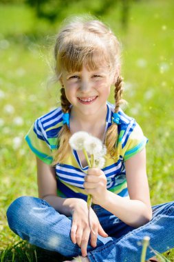 Dandelions ile çocuk