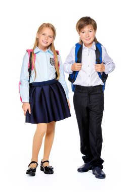 Öğrenciler tertemiz giyinmiş