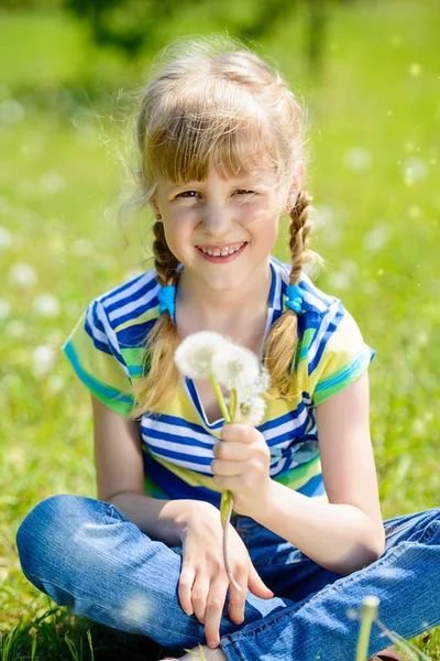 Dandelions ile çocuk