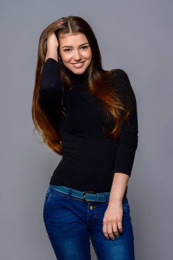 uzun kahverengi saçlı