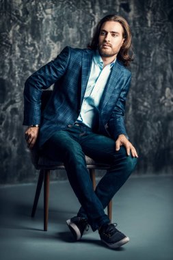 elbiseli adam heybetli