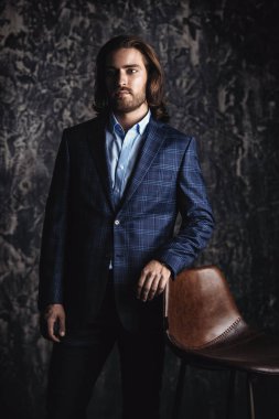 Kahverengi deri koltuk