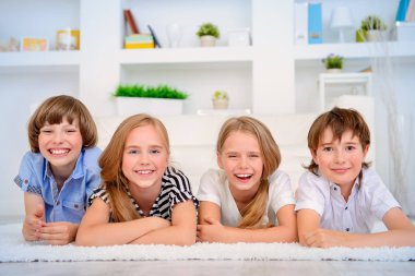 Neşeli mutlu çocuklar