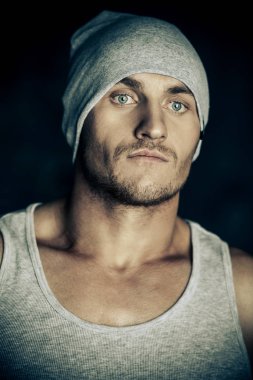 acımasız bir adam closeup