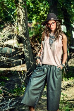 Mücevherat ve giyim