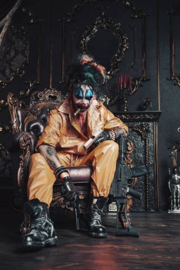 Silahlı tehlikeli palyaço
