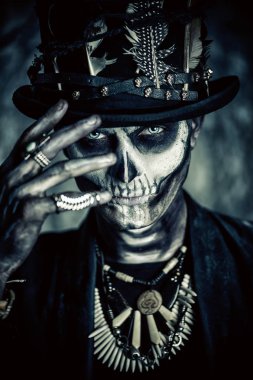 Cadılar Bayramı korkutucu makyaj