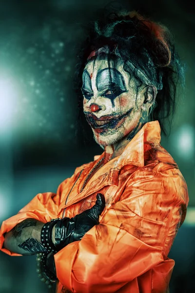 Dişlek kanlı gülümseme