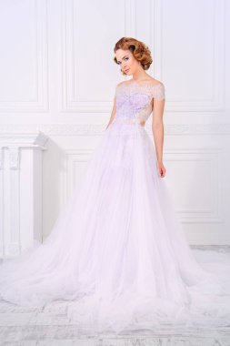 bir gelin için şık elbise