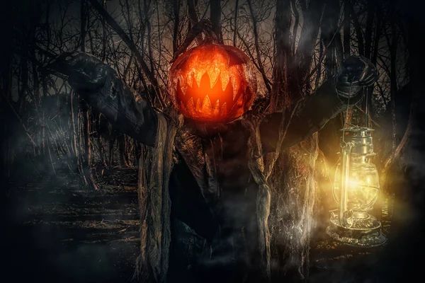 Dehşet bir derinlikleri orman içinde