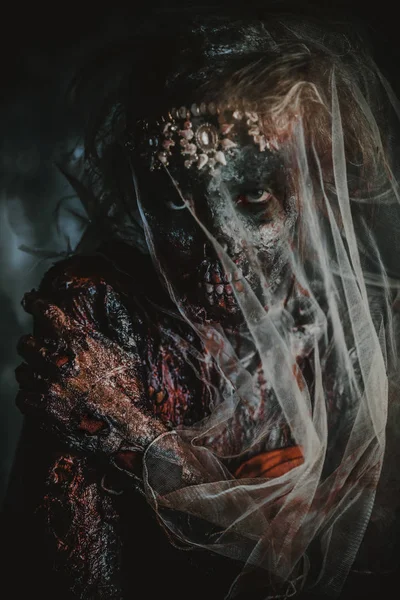 ölü gelin peçe altında