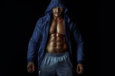 acımasız atletik adam