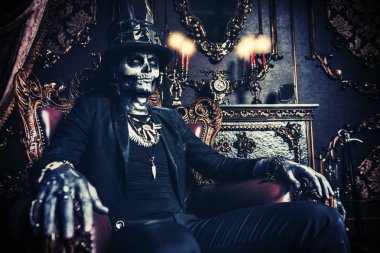 Cadılar Bayramı'nda maskeli balo