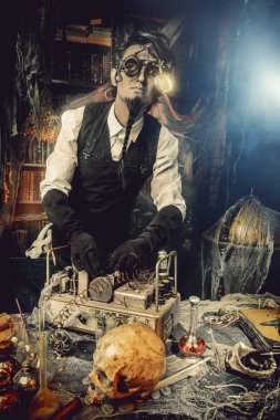 çılgın bilim adamı Simyacı